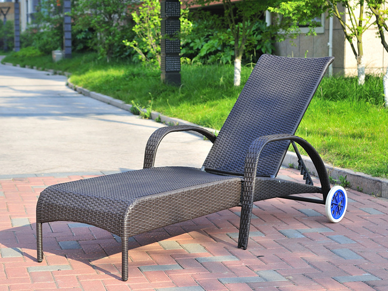 Rattan Lounge med två hjul, utomhus Rattan-säng, Rattan Recliner-stol YQ-RB-410